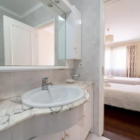 בית נופש Marinhas - Moradia V4 Com Piscina Junto A By House And People *