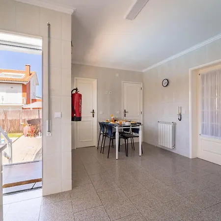 Marinhas - Moradia V4 Com Piscina Junto A By House And People * אספוסנדה